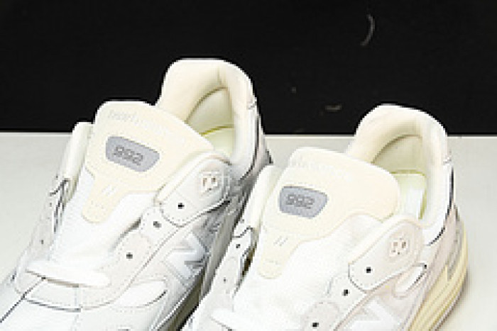 new Ba1an*e 992 white silver m992md