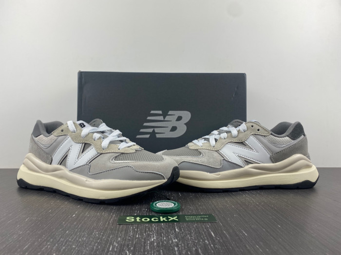 new Ba1an*e 57/40 grey day m5740ta