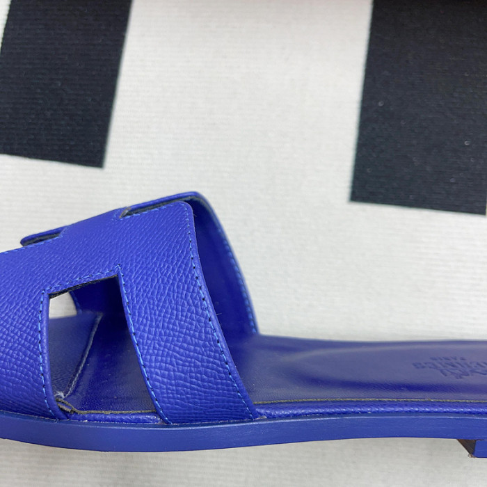 her slides 2306091