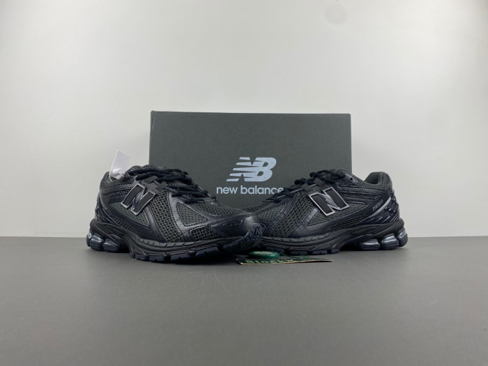 new Ba1an*e 1906r black metallic silver m1906rjb