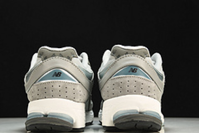 new Ba1an*e 2002r atmos grey rat m2002rat