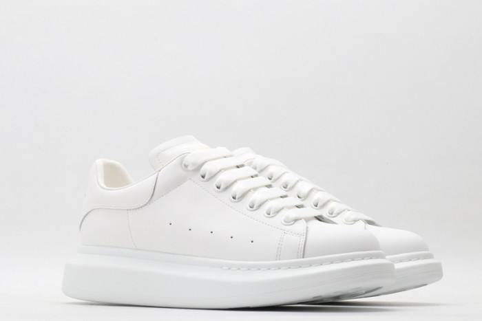 alex mcqu sneakers
