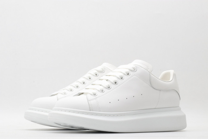 alex mcqu sneakers
